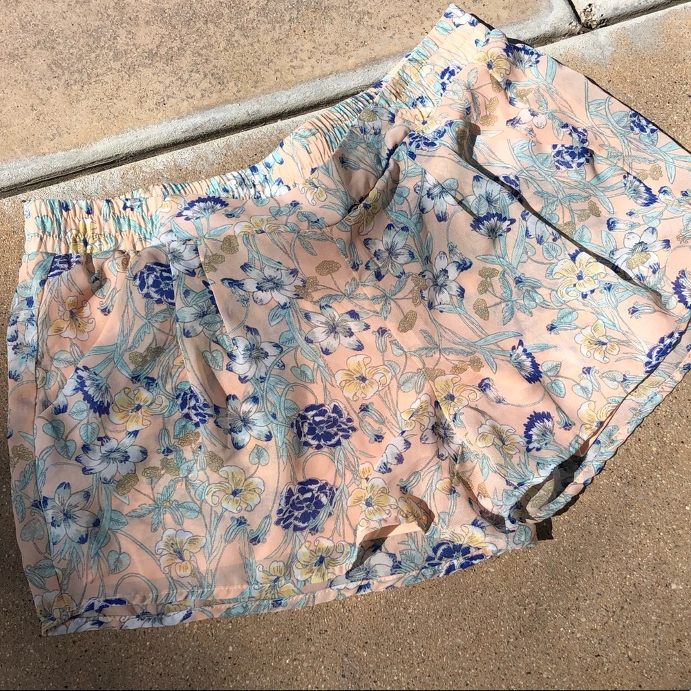 Floral pink shorts 🌸
